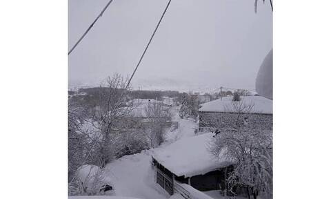 Κακοκαιρία «Διομήδης»: Αποκλεισμένοι κάτοικοι λόγω χιονιού στα χωριά της Λάρισας (pics)