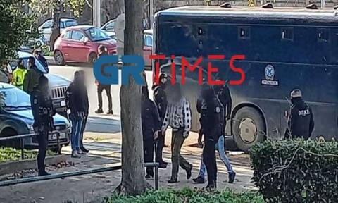 Θεσσαλονίκη: Αναβλήθηκε η δίκη των 15 καταληψιών - Αφέθηκαν όλοι ελεύθεροι