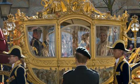 Ολλανδία: Ο βασιλιάς ανακοίνωσε ότι δεν θα ξαναχρησιμοποιήσει τη χρυσή άμαξα που διχάζει (pics)