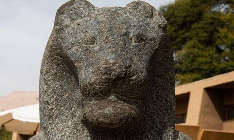 Αίγυπτος: Δύο βασιλικά αγάλματα ανακαλύφθηκαν στο Λούξορ - Εντυπωσιακές εικόνες (pics)