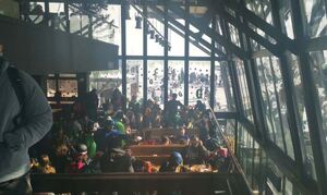 Χιονοδρομικό κέντρο Παρνασσού: Εικόνες ντροπής στο σαλέ - Οι επισκέπτες μπαίνουν χωρίς πιστοποιητικά