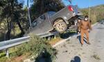 Καβάλα: Σφοδρή σύγκρουση οχημάτων - Σταμάτησε στον γκρεμό το ένα αυτοκίνητο