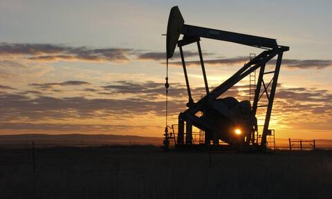 «Καλπάζει» η τιμή του πετρελαίου: Ξεπέρασε τα επίπεδα του 2014 - Πάνω από τα 87 δολάρια το Brent
