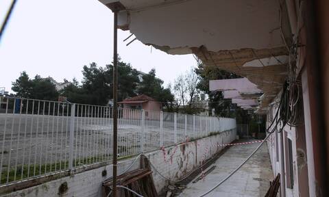 Νέο Ηράκλειο: Κατέρρευσε στέγαστρο σε σχολείο - «Κραυγή» αγωνίας από μαθητές και καθηγητές