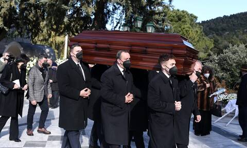 Σε κλίμα οδύνης η κηδεία του Αλέκου Φασιανού - Ποιοι έδωσαν το «παρών»