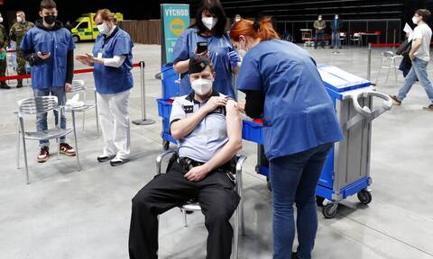 Η Τσεχία καταργεί τον υποχρεωτικό εμβολιασμό – «Δεν θέλουμε να διχάσουμε την κοινωνία»