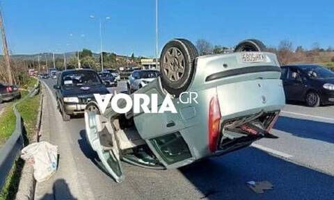 Θεσσαλονίκη: Σοβαρό τροχαίο με ανατροπή οχήματος και τραυματία στον περιφερειακό