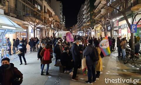 Θεσσαλονίκη: Συγκέντρωση αλληλεγγύης για την 24χρονη που κατήγγειλε τον βιασμό της