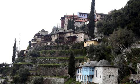 Ηγούμενος Μονής Εσφιγμένου: «Περισσότεροι από 40 νεκροί μοναχοί στο Άγιο Όρος από κορονοϊό»