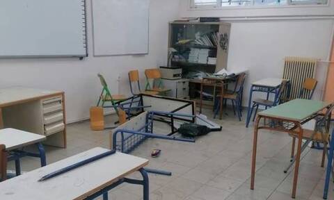 Καταληψίες τα έκαναν γυαλιά - καρφιά σε σχολεία του Δήμου Παπάγου - Χολαργού