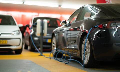 Υψηλότερες επιδοτήσεις για την απόκτηση ηλεκτρικών αυτοκινήτων 