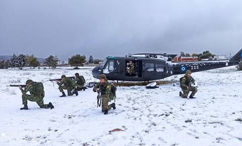 Ένοπλες Δυνάμεις: Παντός καιρού! Εικόνες από τη σκληρή εκπαίδευση στα χιόνια