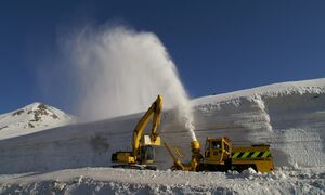 Έτσι καθαρίζουν τα χιόνια στην Ιαπωνία – Εκπληκτικός συντονισμός από τα υπερσύγχρονα μηχανήματα