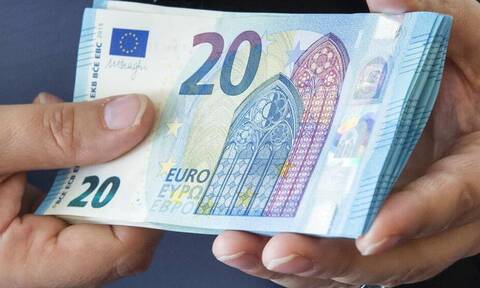 Σε ιστορικά χαμηλό το 2021 ο αριθμός των πλαστών ευρώ