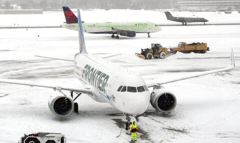 ΗΠΑ: Ακυρώνονται εκατοντάδες πτήσεις εν όψει του χιονιά