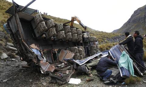 Τραγωδία στη Βολιβία: Τουλάχιστον 11 νεκροί σε δυστύχημα με λεωφορείο που έπεσε σε γκρεμό