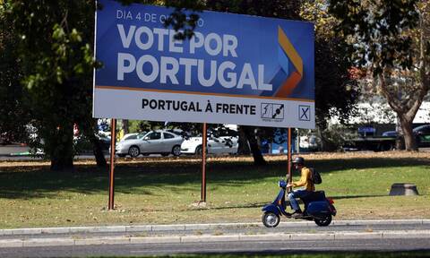Πορτογαλία: Στις κάλπες οι πολίτες εν μέσω κλίματος πολιτικής αβεβαιότητας και ρεκόρ μολύνσεων