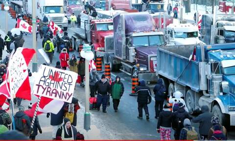 Kαναδάς: Το «κονβόι της ελευθερίας» διαδήλωσε στην Οτάβα - Οι οδηγοί φορτηγών πιέζουν τον Τριντό