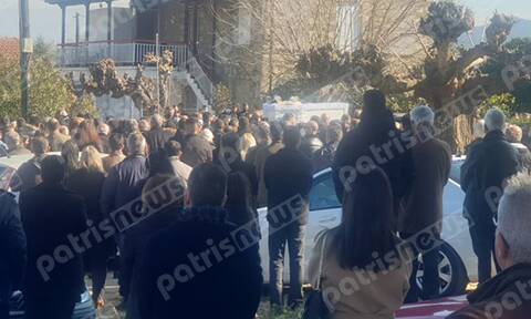 Αχαΐα: Θρήνος στην κηδεία της 17χρονης που σκοτώθηκε σε τροχαίο στην Πατρών - Πύργου