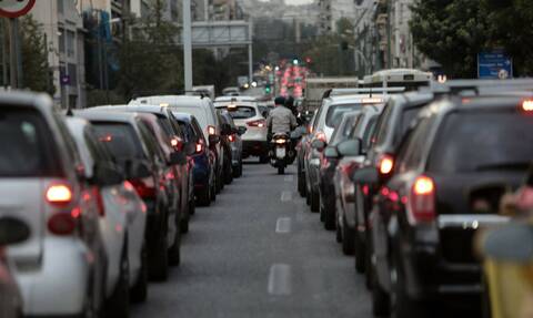 Θεσσαλονίκη: Καραμπόλα οχημάτων στον περιφερειακό - Ουρές χιλιομέτρων