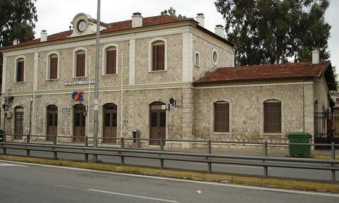 «Σπίτι του Ρεμπέτικου» ο ιστορικός σταθμός του Αγίου Διονυσίου στον Πειραιά (pics)