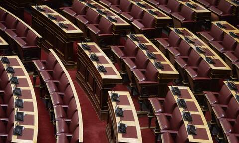 Ο «σασμός» που «σφραγίστηκε» με πολιτική πράξη μέσα στη Βουλή