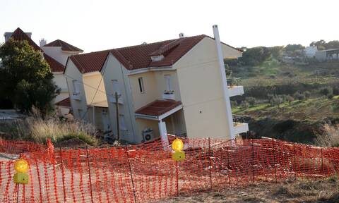 Καθίζηση στο Νέο Βουτζά: Οι 4 λόγοι που βυθίζονται τα σπίτια - Τι λέει ο Λέκκας στο Newsbomb.gr