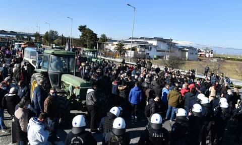 Μπλόκα αγροτών: Συμβολικός αποκλεισμός του κόμβου της Νίκαιας το μεσημέρι - Πώς αντιδρά το υπουργείο