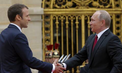 «Συγκρατημένα αισιόδοξος» δηλώνει ο Μακρόν ενόψει των συνομιλιών του με τον Πούτιν στη Μόσχα