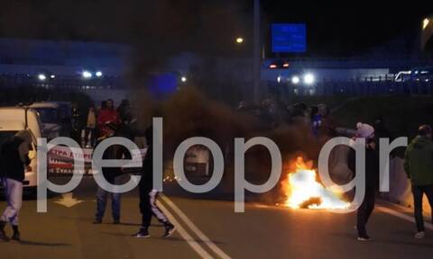 Αιγιάλεια: Κλιμακώνονται οι κινητοποιήσεις των αγροτών - Άναψαν φωτιές στην Εθνική Οδό