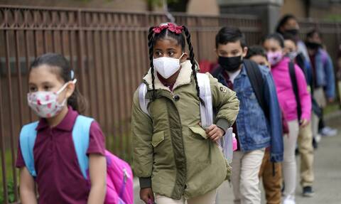 ΗΠΑ: Η μία μετά την άλλη, οι Πολιτείες καταργούν τη χρήση μάσκας στα σχολεία