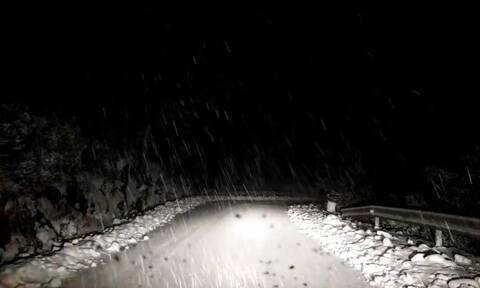 Καιρός: Χιονίζει σε Θρακομακεδόνες και Πάρνηθα