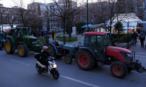 Θεσσαλονίκη: «Ζεσταίνουν» τις μηχανές οι αγρότες – Ετοιμάζουν μπλόκο στον Στίβο
