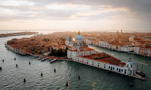Γιατί η Βενετία παραμένει εδώ και χρόνια ο απόλυτος ρομαντικός προορισμός