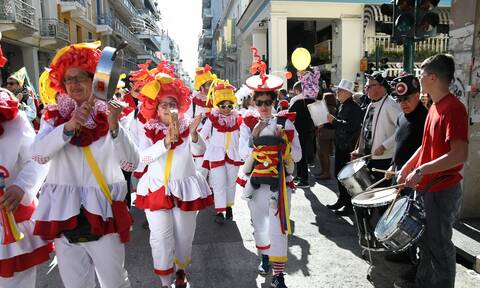 Παγώνη - Κορονοϊός: «Όχι» στους όρθιους στην εστίαση – «Όχι» στα καρναβάλια 