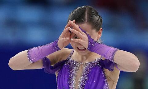 Χειμερινοί Ολυμπιακοί Αγώνες: Ξέσπασε σε κλάματα η Βαλίεβα – Την αποθέωσε το κοινό στο Πεκίνο (vid)