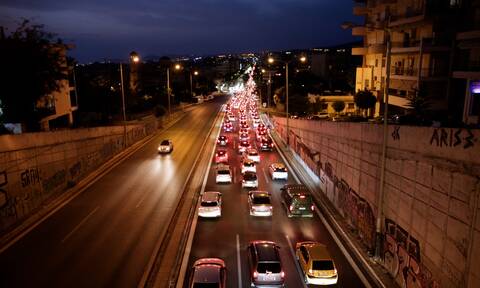 Διακοπή κυκλοφορίας στην Εθνική οδό Αθηνών – Λαμίας λόγω φωτιάς σε φορτηγό