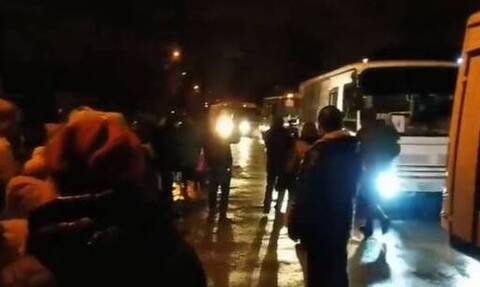 Ουκρανία: Οι άμαχοι φεύγουν από το Ντονμπάς - Ολόκληρες οικογένειες επιβιβάζονται σε λεωφορεία