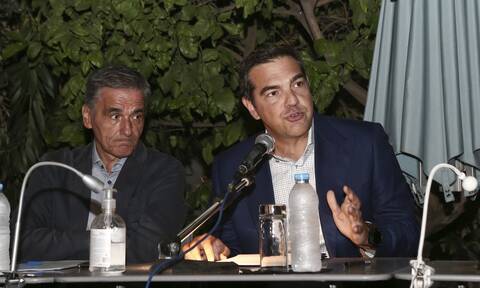 Εκνευρισμό και αντιδράσεις προκαλεί στον ΣΥΡΙΖΑ η «αστική αυτοπεποίθηση» του Τσακαλώτου
