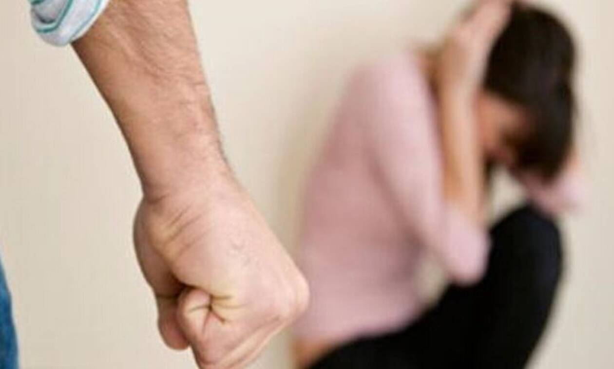 Ηράκλειο: 23χρονος ξυλοκόπησε την πρώην σύντροφό του μπροστά στο 6 μηνών παιδί της