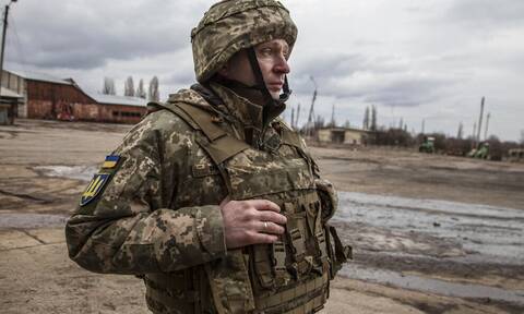 Ουκρανία: Ο στρατός ανακοίνωσε τον θάνατο δύο στρατιωτών από βομβαρδισμούς φιλορώσων