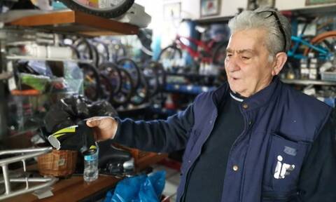 Αντώνης Βορκάκης: Ο συνταξιούχος ναυτικός που επιδιορθώνει παλιά ποδήλατα στο Αιγάλεω