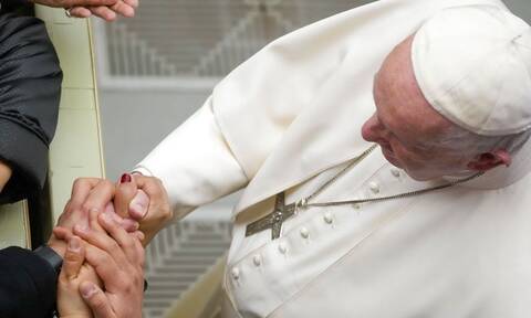 O πάπας Φραγκίσκος επισκέφθηκε τον Ρώσο πρέσβη στο Βατικανό: Ζήτησε την άμεση λήξη των βομβαρδισμών