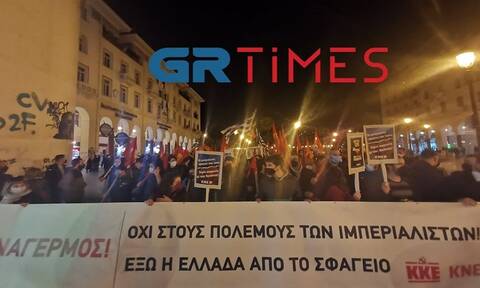 Θεσσαλονίκη: Πορεία για την ρωσική εισβολή στην Ουκρανία από μέλη του ΚΚΕ