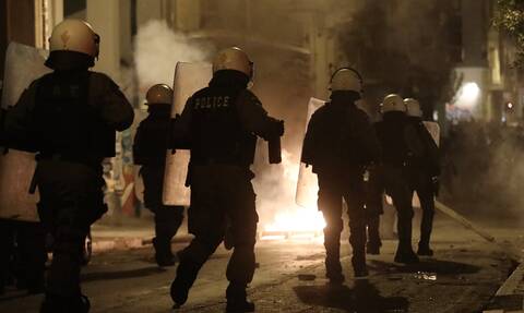 Θεσσαλονίκη: Άγρια επίθεση με μολότοφ σε αστυνομικούς