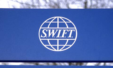 Ουκρανική κρίση: Η SWIFT δηλώνει έτοιμη να συμμορφωθεί με τους περιορισμούς σε ρωσικές τράπεζες