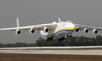 Ουκρανία: Το μεγαλύτερο αεροπλάνο στον κόσμο καταστράφηκε από ρωσικά πλήγματα, ανακοίνωσε το Κίεβο
