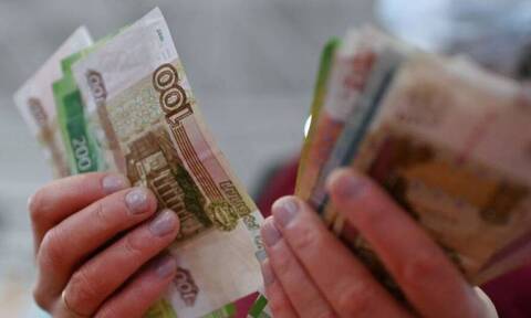 Στο 20%, από 9,5% αύξησε τα επιτόκια του ρουβλιού η κεντρική τράπεζα της Ρωσίας