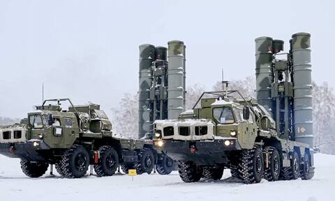 Η Λευκορωσία ζήτησε S-400 από τη Ρωσία και αναπτύσσει στρατό στα σύνορα με την Ουκρανία