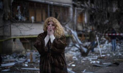 Πόλεμος στην Ουκρανία: Νεκροί άμαχοι πολίτες μετά τους βομβαρδισμούς των Ρώσων στο Χάρκοβο